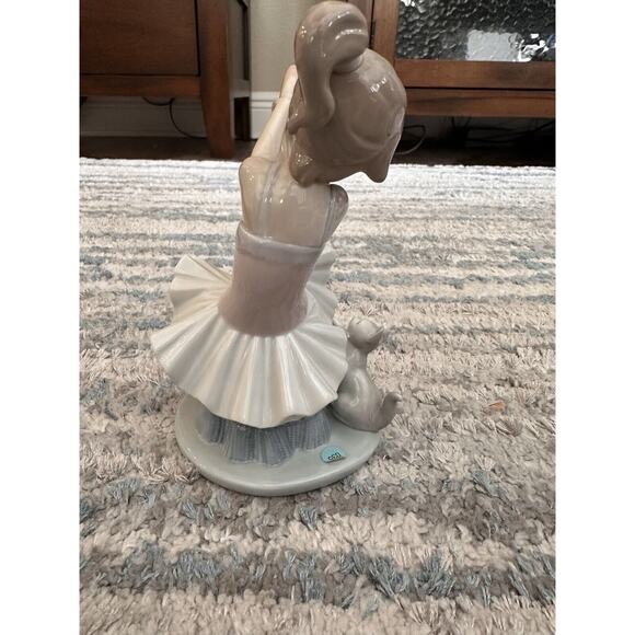 LLADRO #6014 "TUESDAY'S CHILD" Ballerina Girl with Kitten Figurine RETIRED - Picture 2 of 7